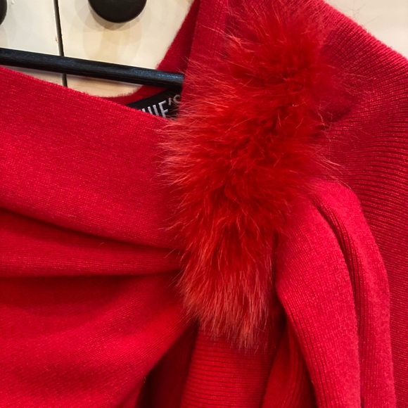 MITCHIES Red Wool Wrap W|Fox Fur Pull Through Loop & Pom Pom Accent NWOT - Picture 3 of 5